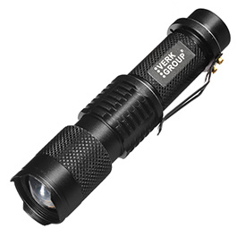 Bailong LED-Taschenlampe mit Zoom, Strobe und SOS schwarz inkl. Akku und Ladegert