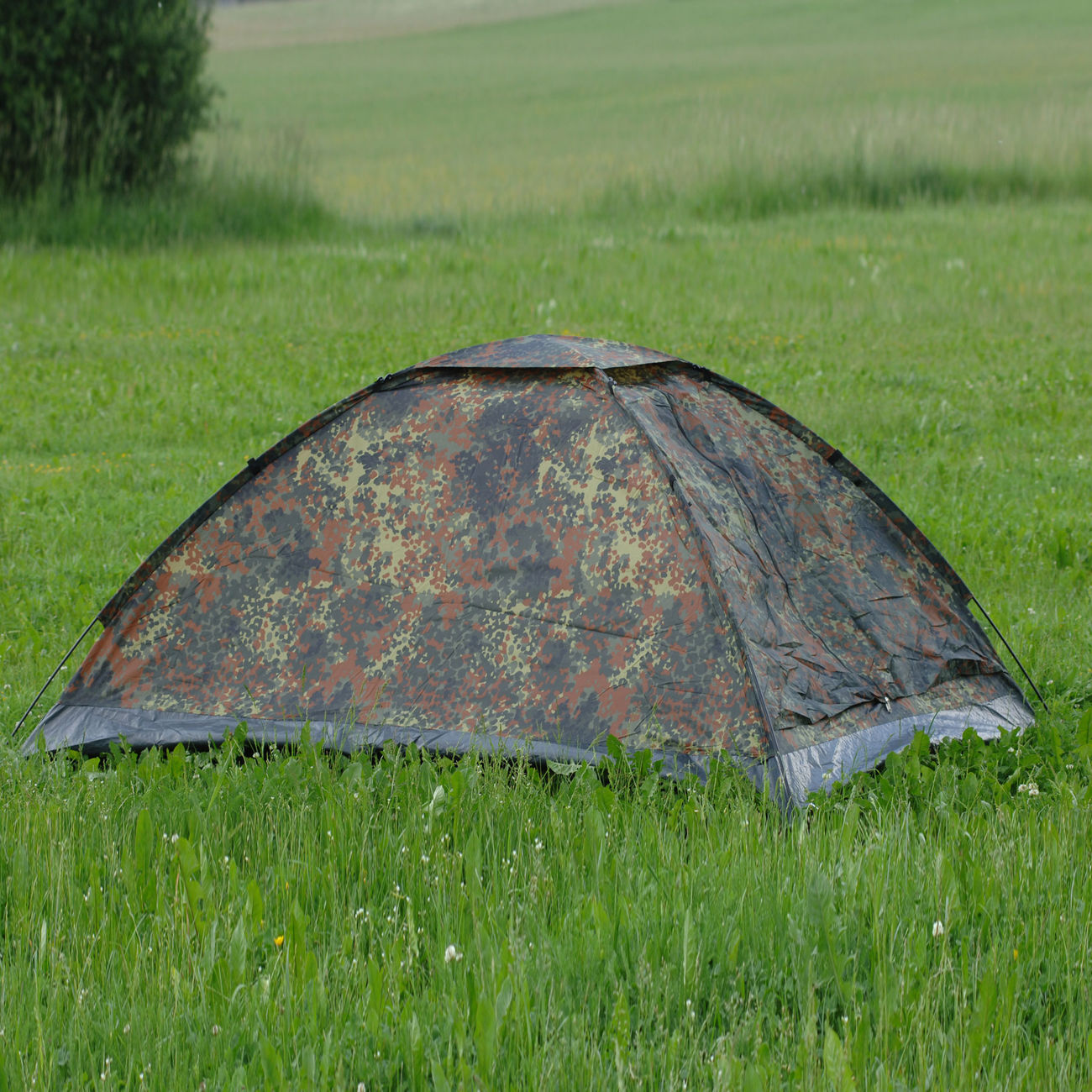 Mil-Tec Zelt für 2 Personen Iglu Standard flecktarn Bild 1