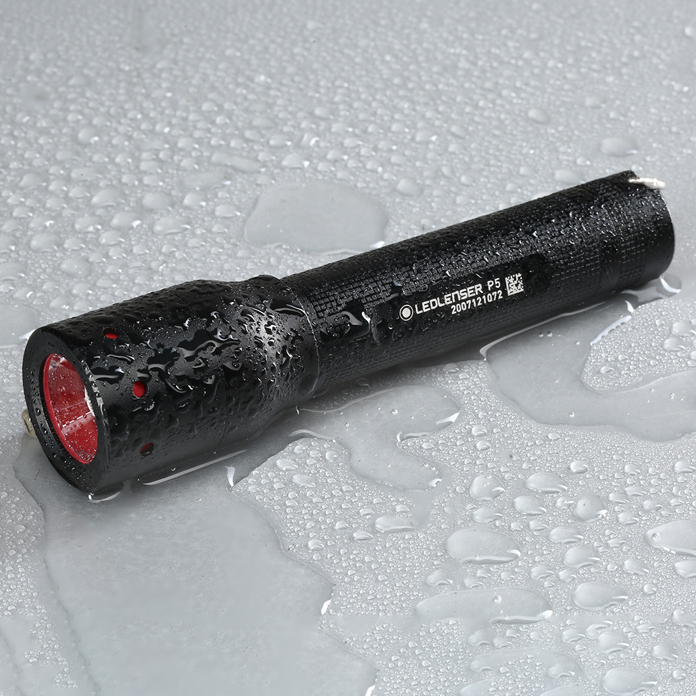 LED Lenser P5 Taschenlampe 140 Lumen schwarz inkl. Holster und Handschlaufe Bild 1