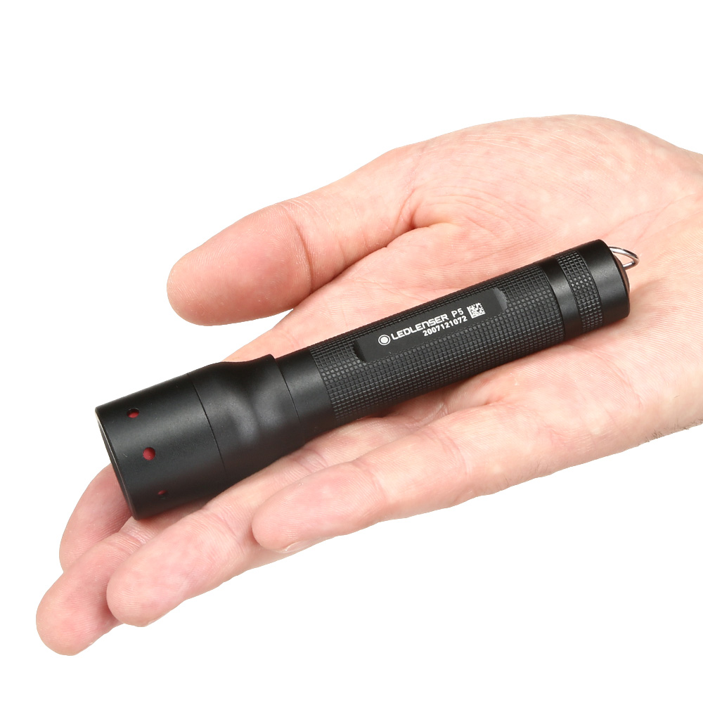 LED Lenser P5 Taschenlampe 140 Lumen schwarz inkl. Holster und Handschlaufe Bild 1