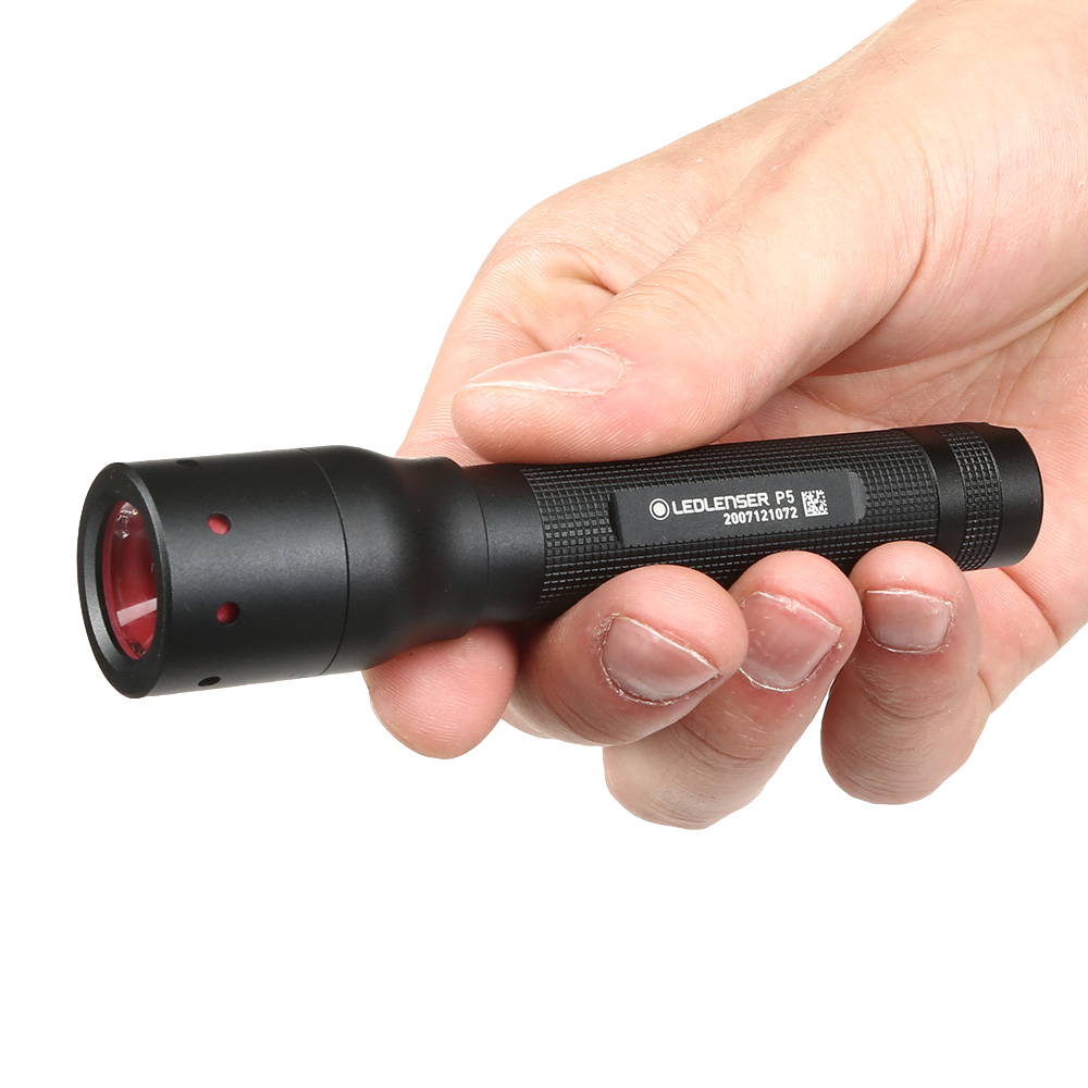 LED Lenser P5 Taschenlampe 140 Lumen schwarz inkl. Holster und Handschlaufe Bild 8