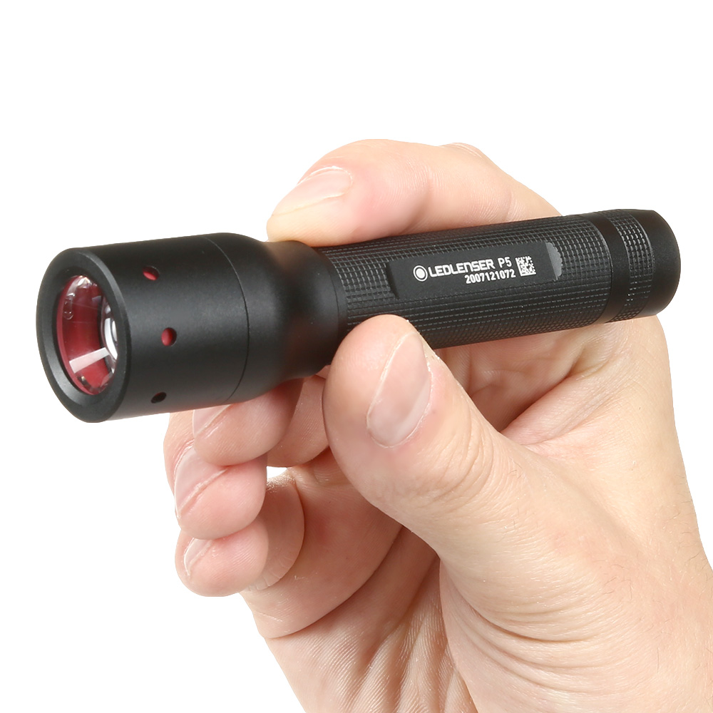 LED Lenser P5 Taschenlampe 140 Lumen schwarz inkl. Holster und Handschlaufe Bild 1