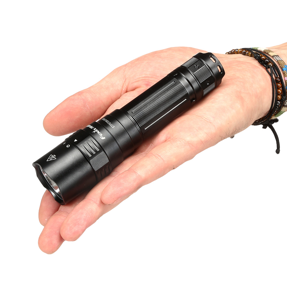 Fenix LED-Taschenlampe PD40R V2.0 3000 Lumen inkl. Akku mit gratis LED E01 V02 Bild 3