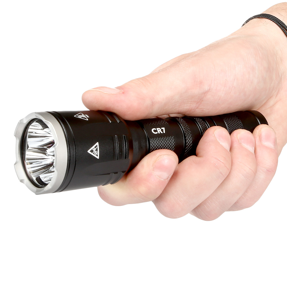 Nitecore LED-Taschenlampe CR7 Chameleon 2500 Lumen Weiß- und Rotlicht inkl. Akku, Holster und Lanyard schwarz Bild 1