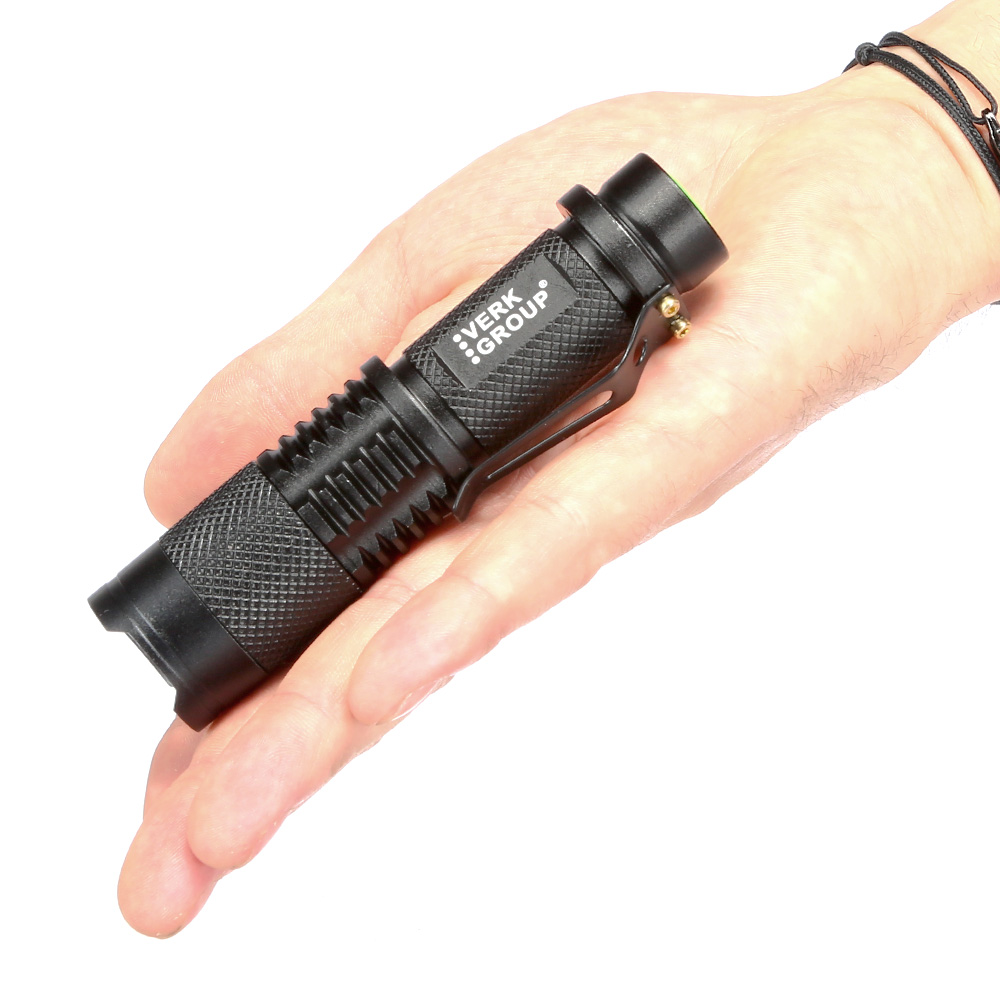 Bailong LED-Taschenlampe mit Zoom, Strobe und SOS schwarz inkl. Akku und Ladegert Bild 1