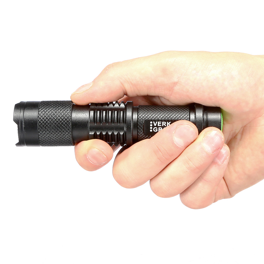 Bailong LED-Taschenlampe mit Zoom, Strobe und SOS schwarz inkl. Akku und Ladegert Bild 1