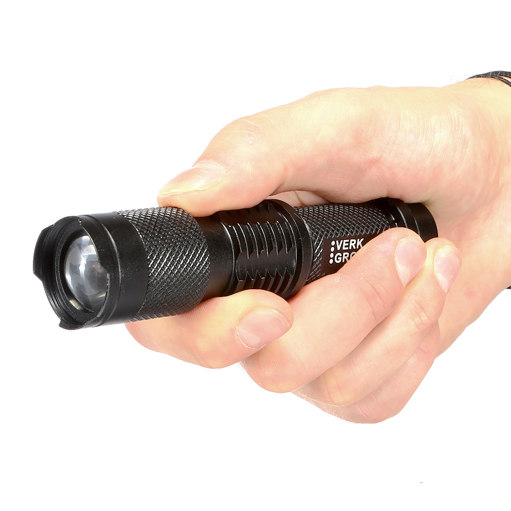 Bailong LED-Taschenlampe mit Zoom, Strobe und SOS schwarz inkl. Akku und Ladegert Bild 1