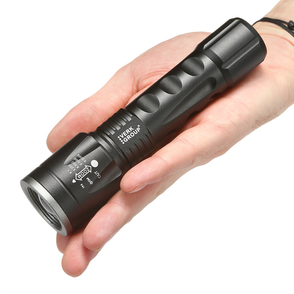 Bailong LED-Taschenlampe mit Zoom, Strobe und SOS schwarz inkl. Akku und Ladegert Bild 1