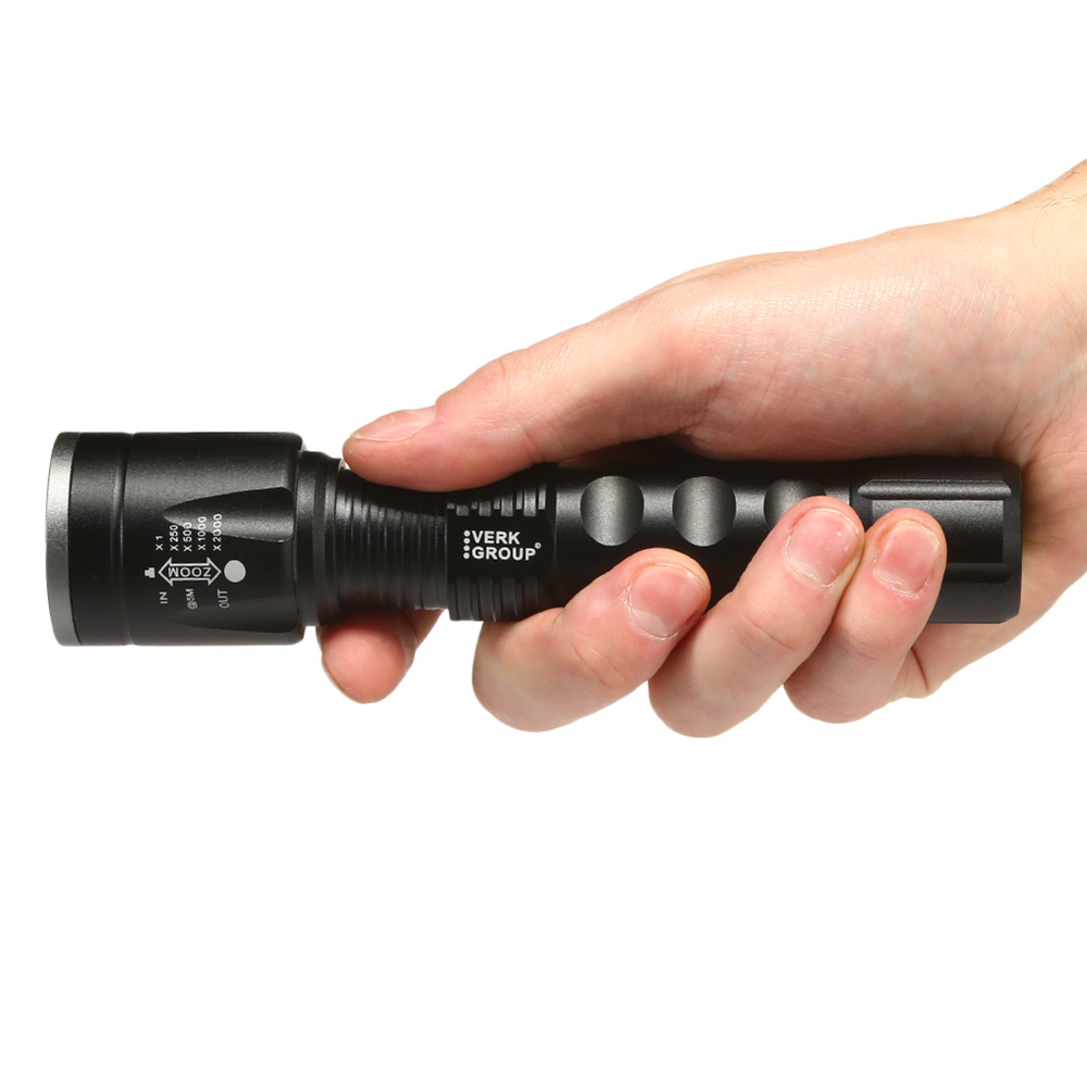Bailong LED-Taschenlampe mit Zoom, Strobe und SOS schwarz inkl. Akku und Ladegert Bild 1