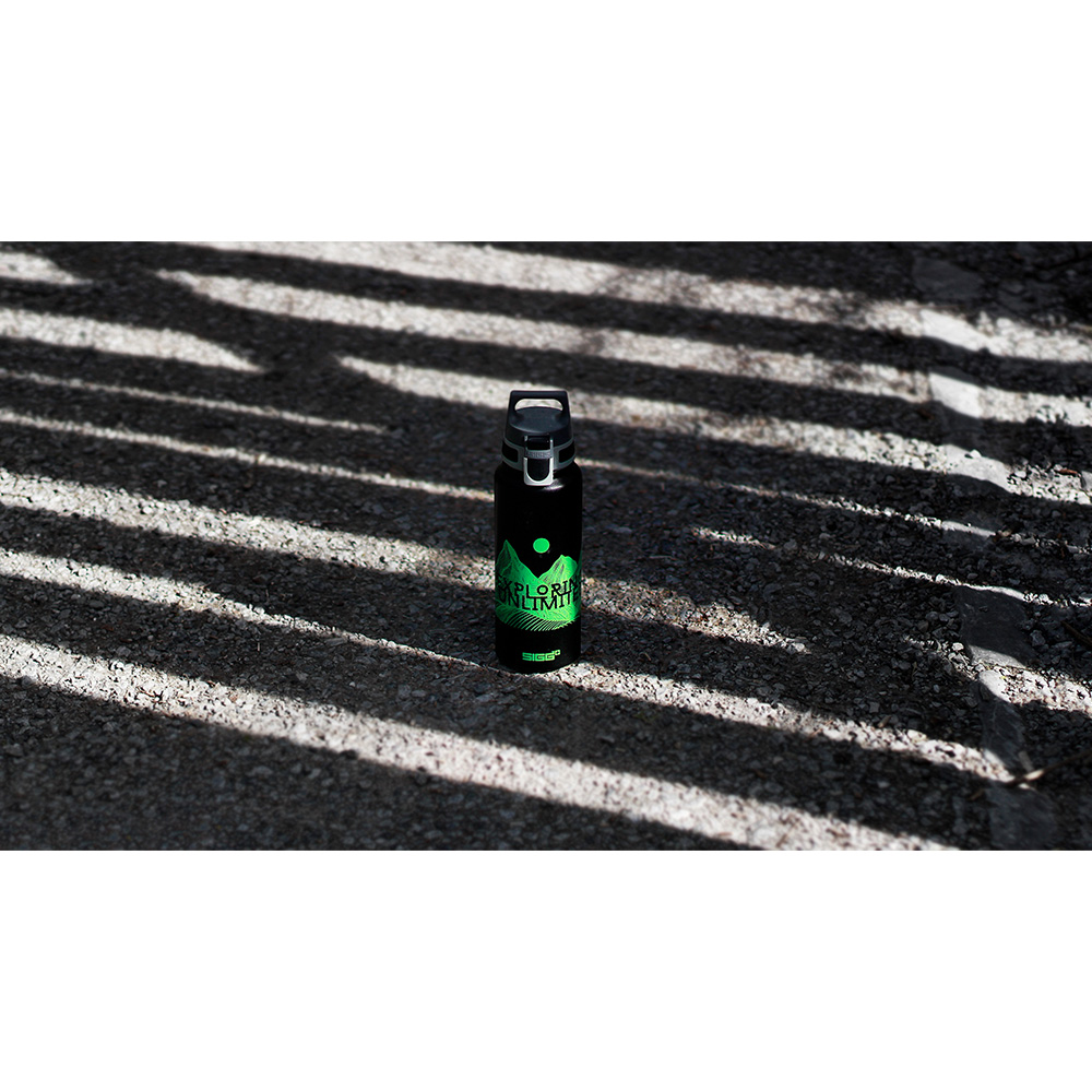 SIGG Alutrinkflasche WMB Traveller Pathfinder 1 Liter Einhandverschluss schwarz Bild 1