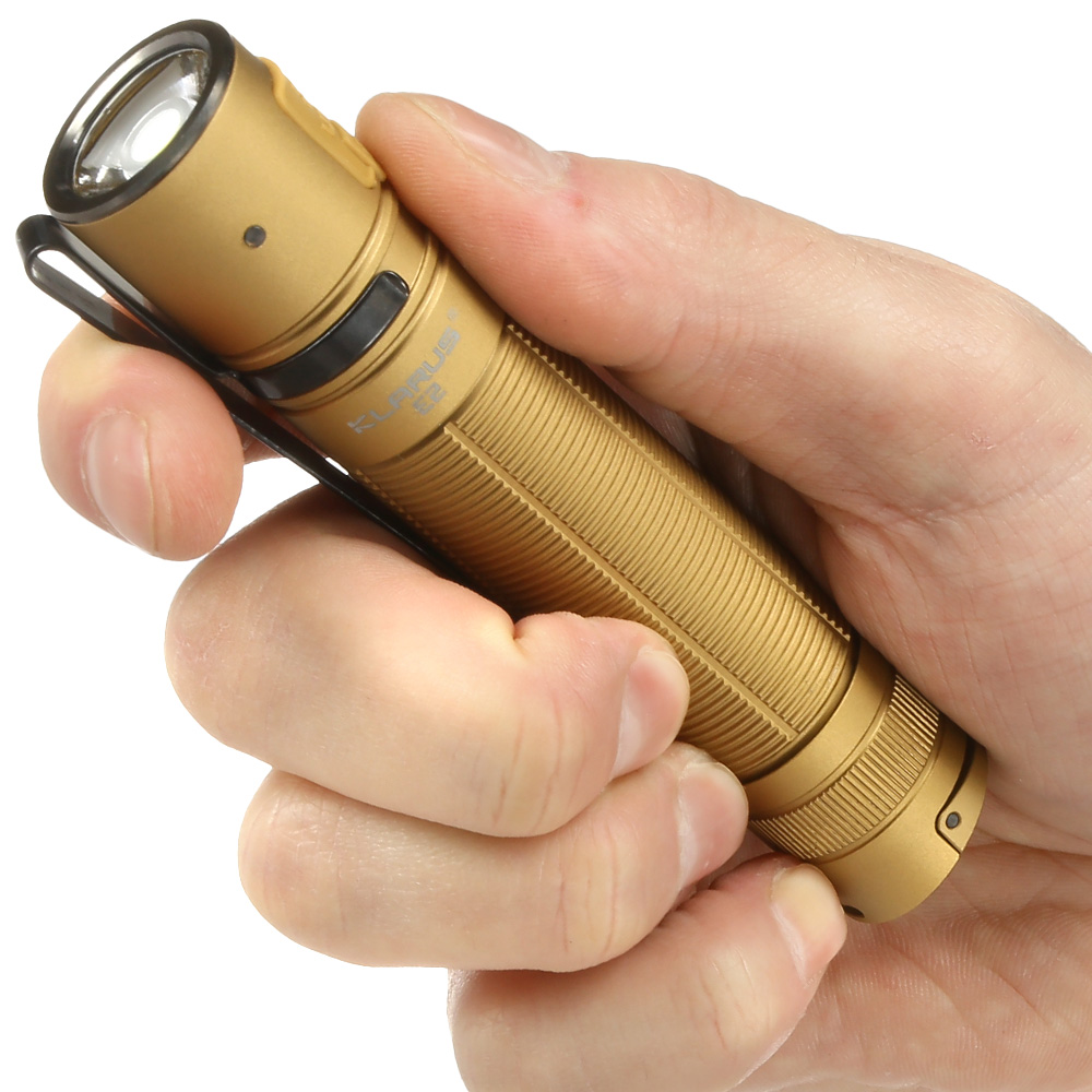 Klarus LED Taschenlampe E2 1600 Lumen Desert Tan  inkl. Handschlaufe, Aufbewahrungstasche und Gürtelclip Bild 1