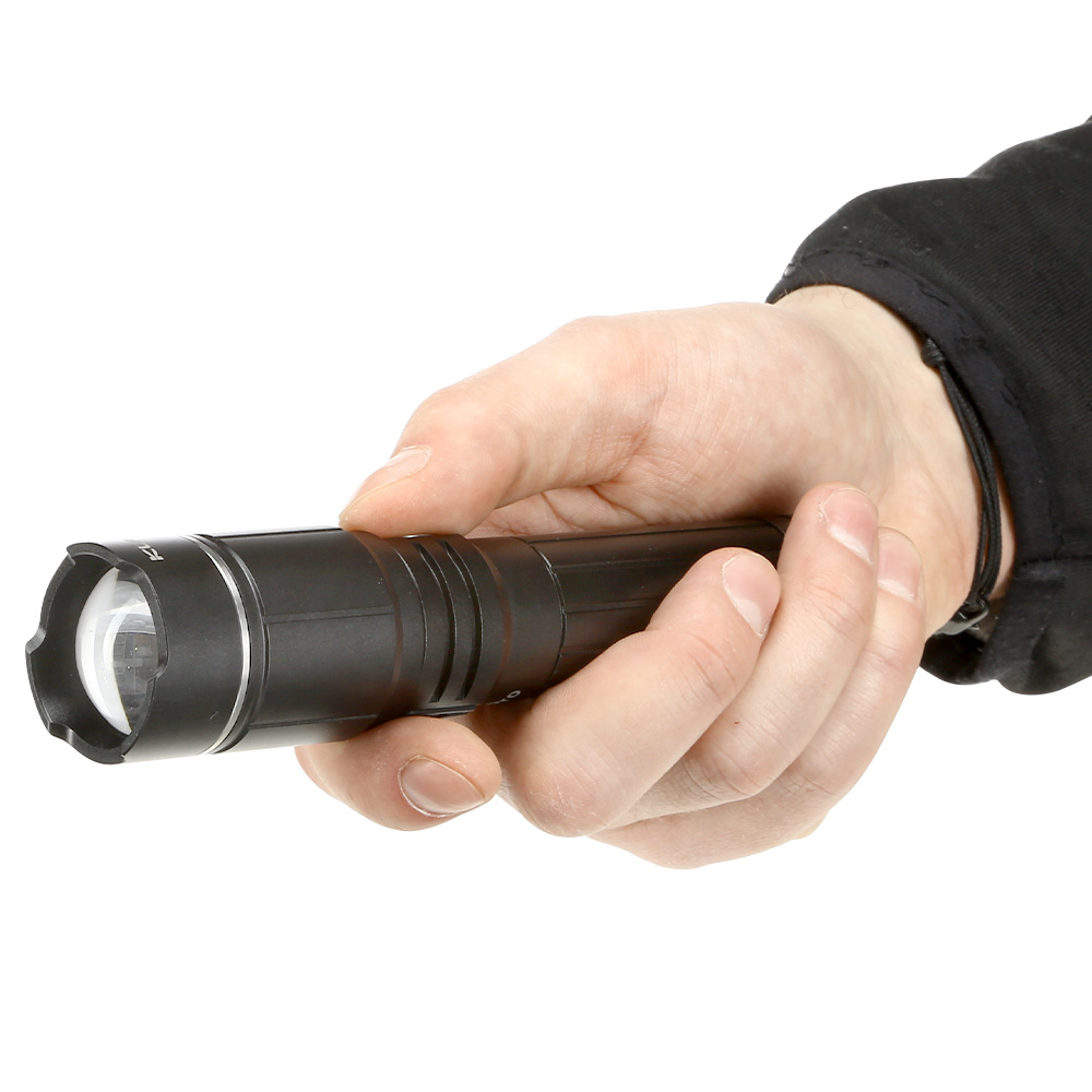 Klarus LED Taschenlampe A2 Pro 1450 Lumen schwarz inkl. Ladekabel, Lanyard und Batterieadapter Bild 1