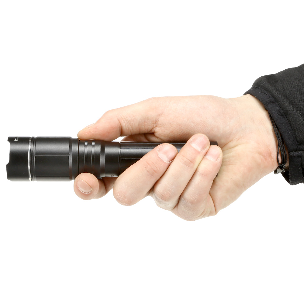 Klarus LED Taschenlampe A2 Pro 1450 Lumen schwarz inkl. Ladekabel, Lanyard und Batterieadapter Bild 1