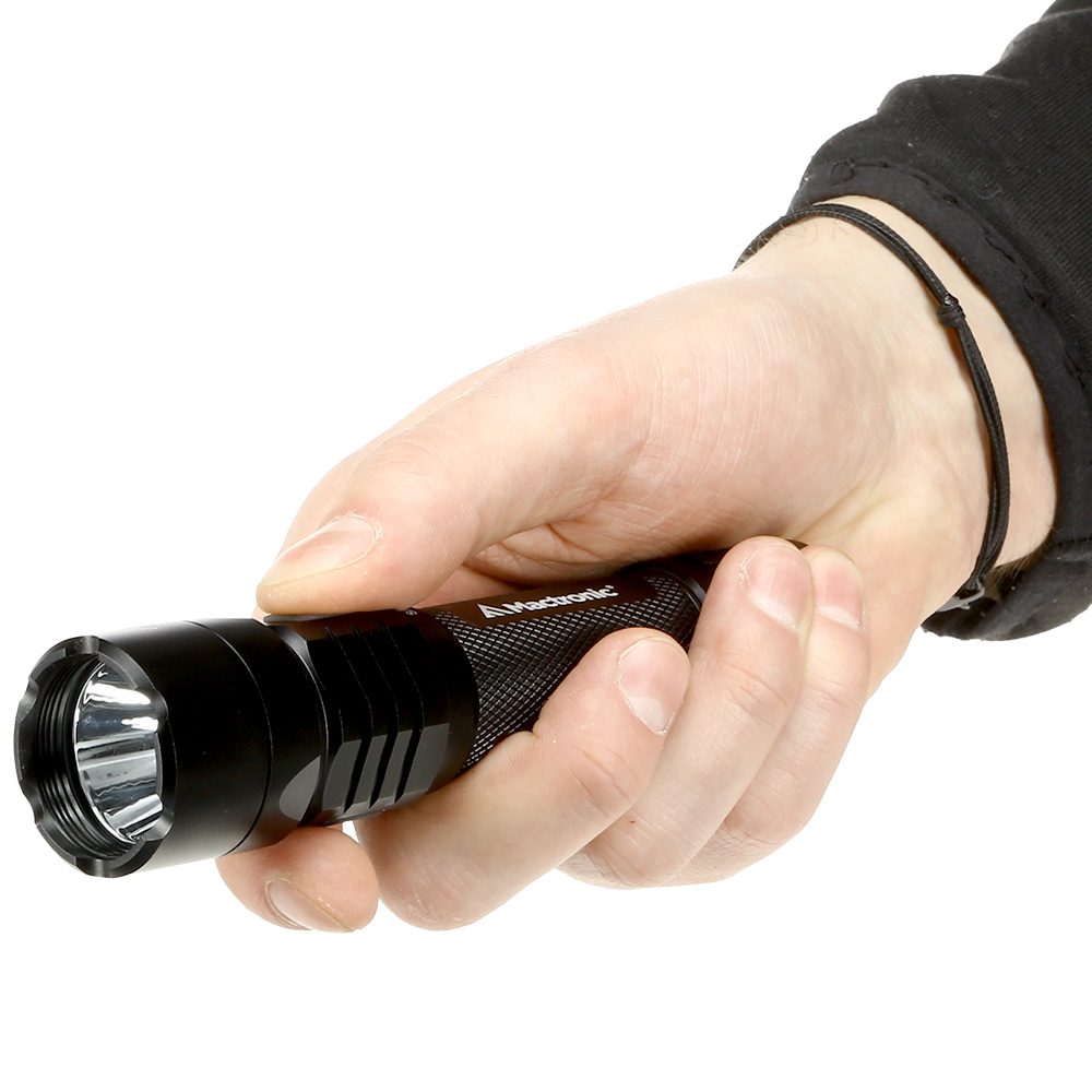 Mactronic LED Taschenlampe Black Eye 1100 Lumen schwarz inkl. Akku, Ladekabel, Handschlaufe, Grtelclip und Nylonholster Bild 10
