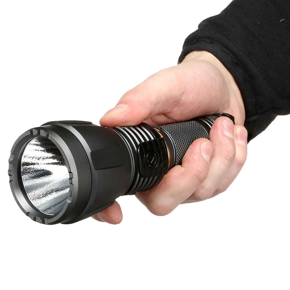 Mactronic LED Taschenlampe Blitz K3 3000 Lumen dunkelgrau inkl. Akku, Transportkoffer, Handschlaufe und Ladegert Bild 10