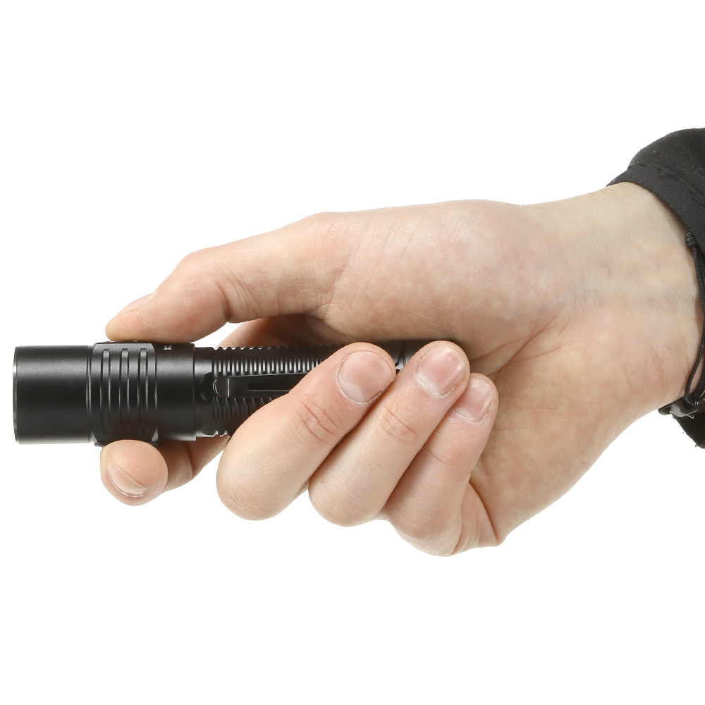 Klarus LED Taschenlampe G15 V2 4200 Lumen schwarz mit Powerbankfunktion inkl. Akku, Ladekabel und Handschlaufe Bild 9