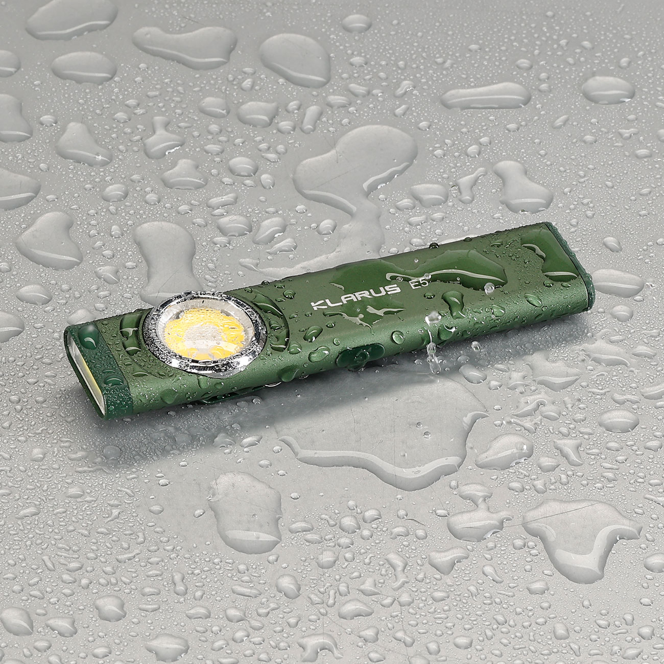 Klarus LED-Taschenlampe E5 470 Lumen forest green inkl. USB-C Ladekabel & Clip Bild 2
