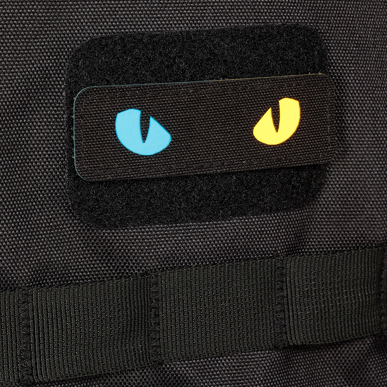 M-Tac Lasercut-Patch schwarz mit Cat-Eyes blue-yellow nachleuchtend Bild 4