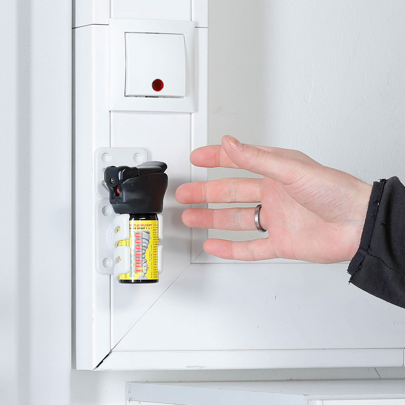 ESP Pfefferspray TORNADO 40 ml mit stabiler Wand-, Trhalterung 360 drehbar Bild 6