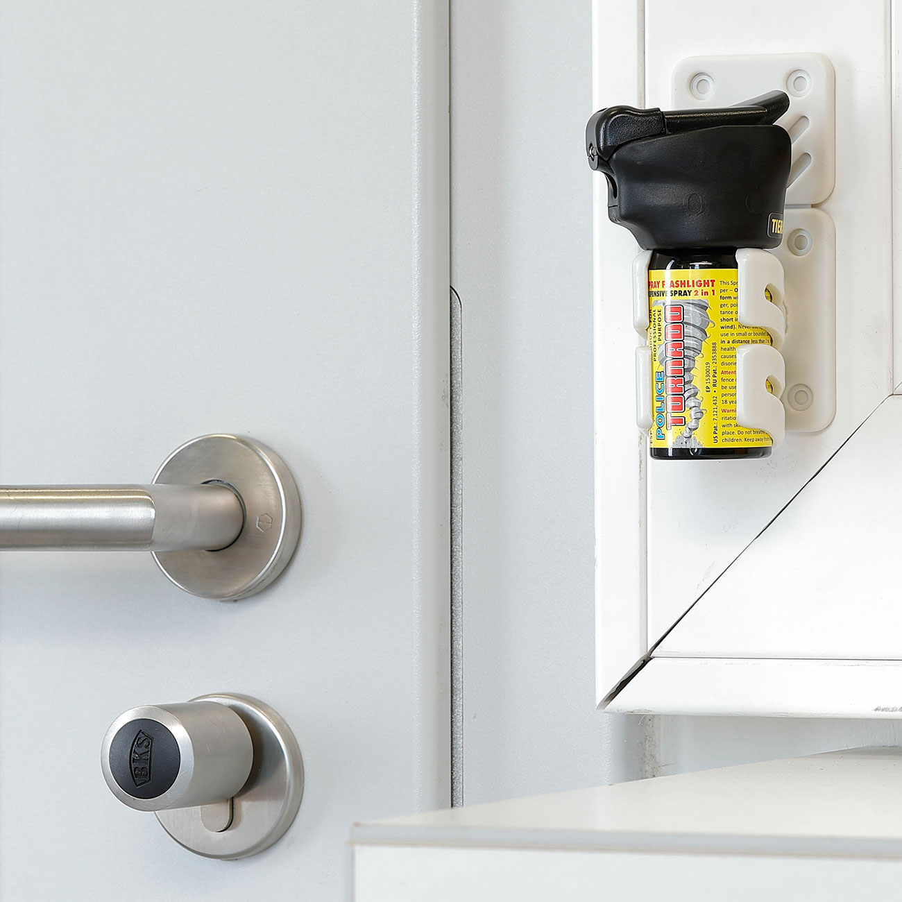 ESP Pfefferspray TORNADO 40 ml mit stabiler Wand-, Trhalterung 360 drehbar Bild 7