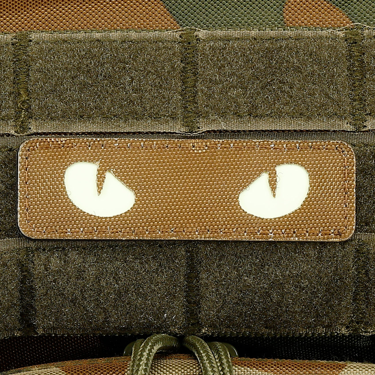 101INC Lasercut Patch Cat Eyes Coyote leuchtend mit Klett auf der Rckseite Bild 2