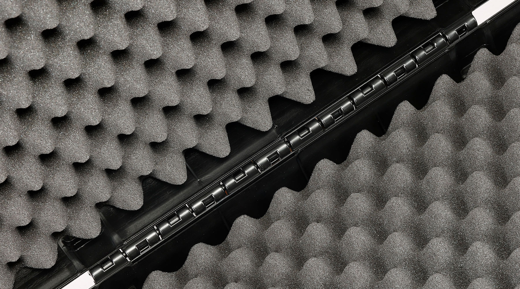 Madbull Waffenkoffer Premium 118 x 42 x 12 cm mit Zahlenschlsser / Waben-Schaumstoff schwarz Bild 6