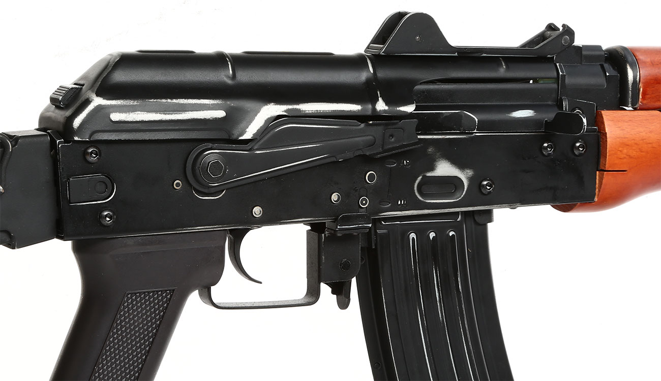 APS AKS-74U Vollmetall Echtholz BlowBack S-AEG 6mm BB schwarz - Used Look Edition Bild 8