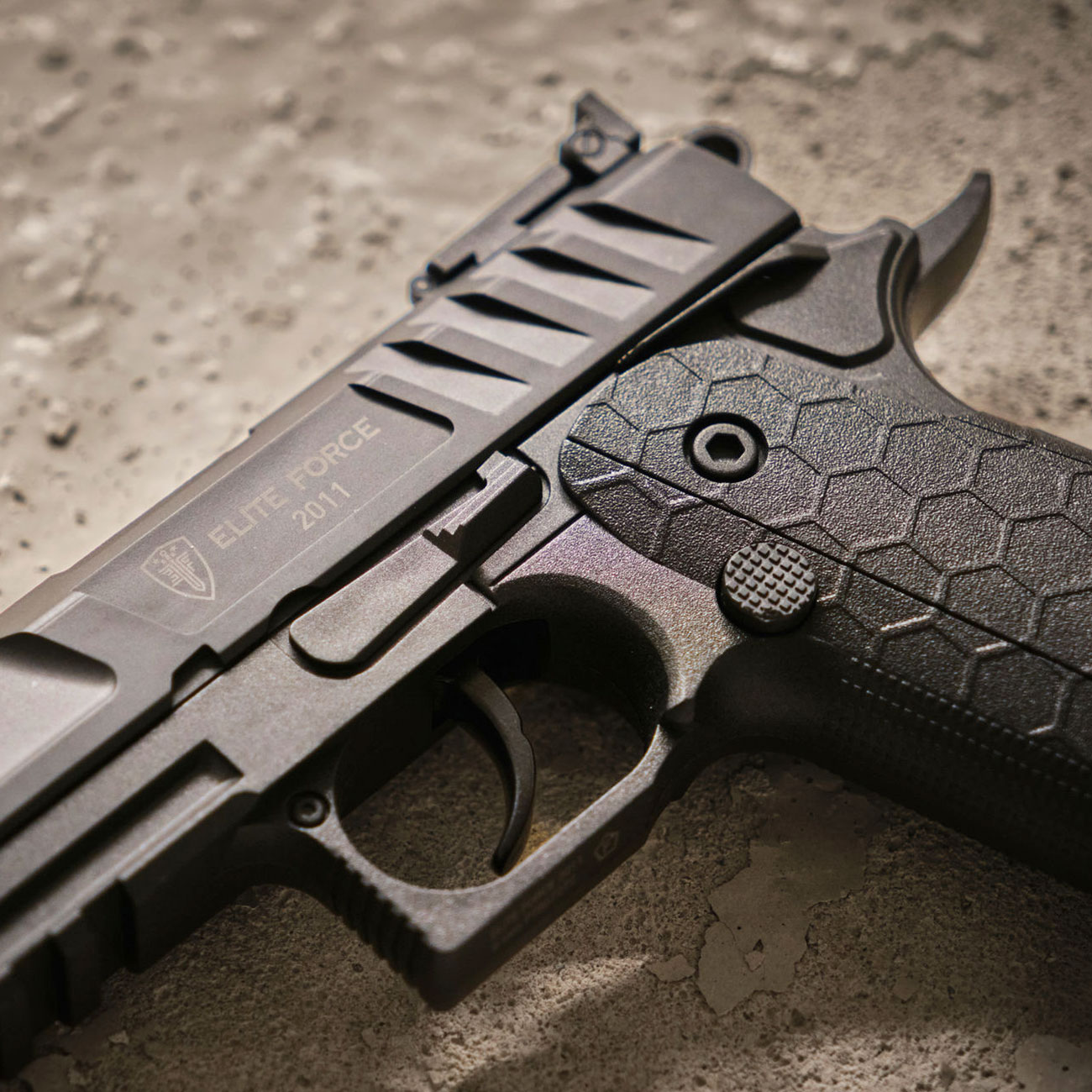 Elite Force 2011 Polymergeh�use CO2 NBB 6mm BB schwarz / gold Bild 4