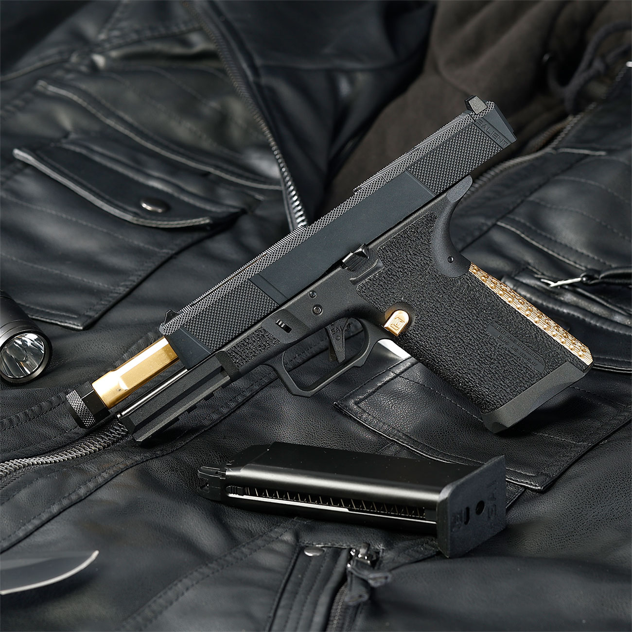 EMG / Salient Arms Int. BLU Utility Optic Ready Threaded Barrel mit Metallschlitten GBB 6mm BB schwarz / gold Bild 1