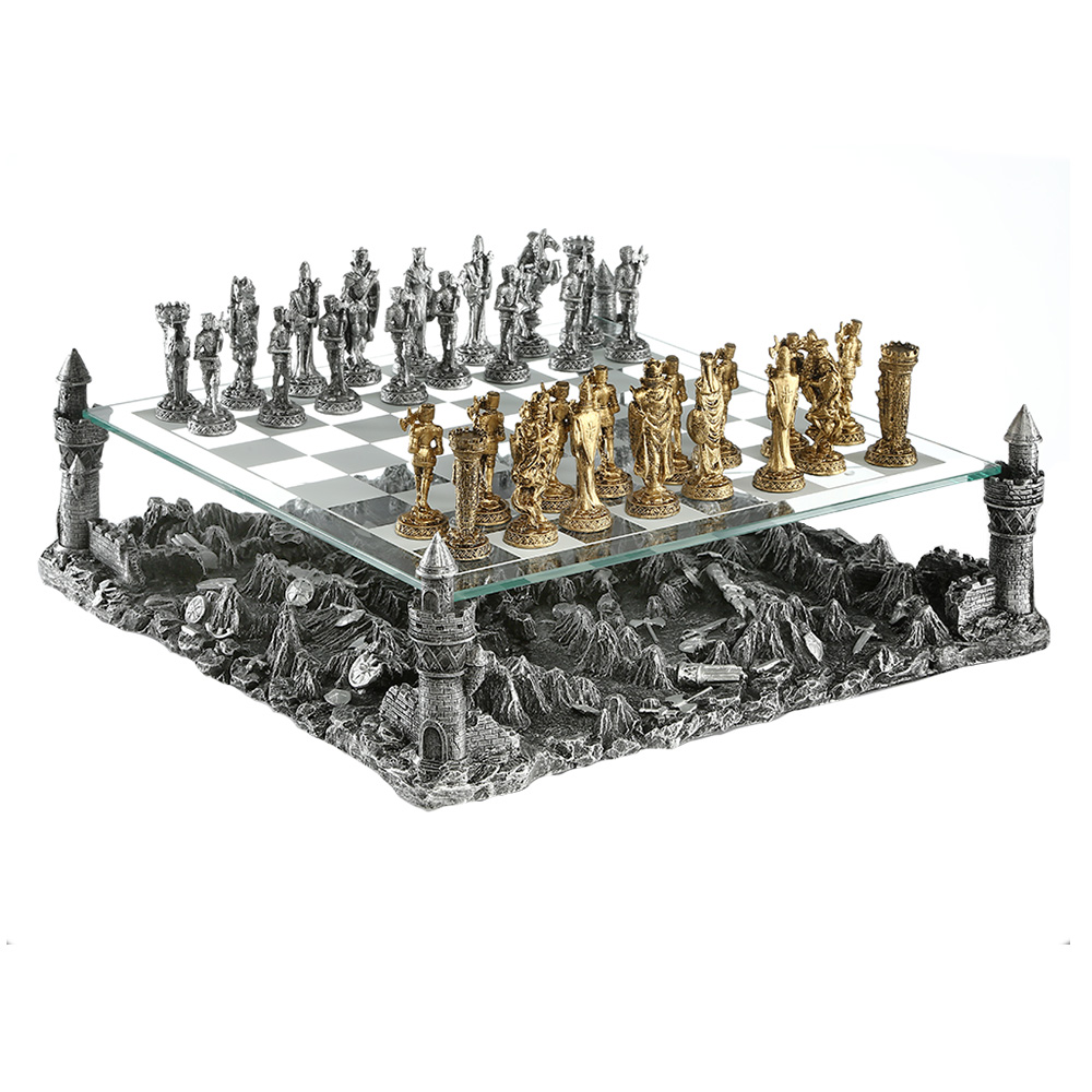 Ritter Zinnschachspiel mit Glasbrett und Diorama