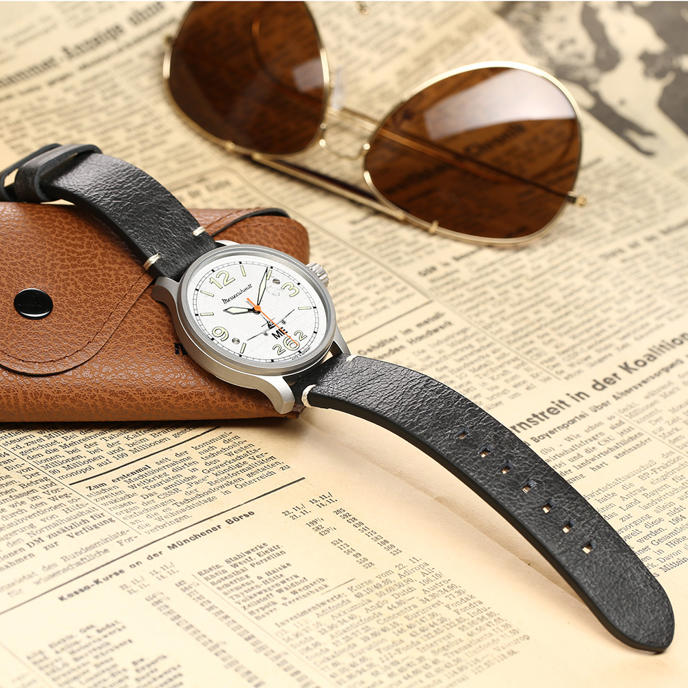 Messerschmitt Fliegeruhr ME262-42 Aero Unikat mit Vintage Lederarmband Bild 1