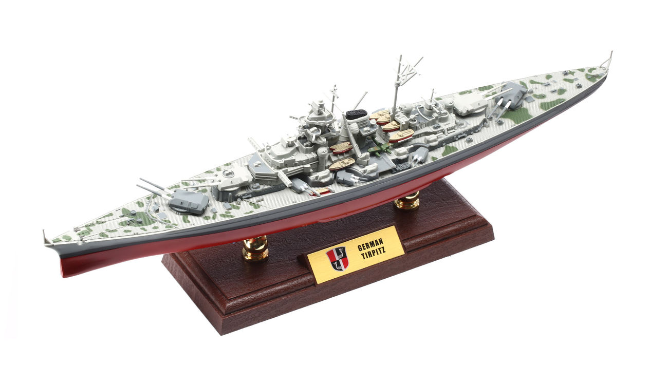 Schlachtschiff Tirpitz 1:700 inkl. Displayständer Forces of Valor Standmodell
