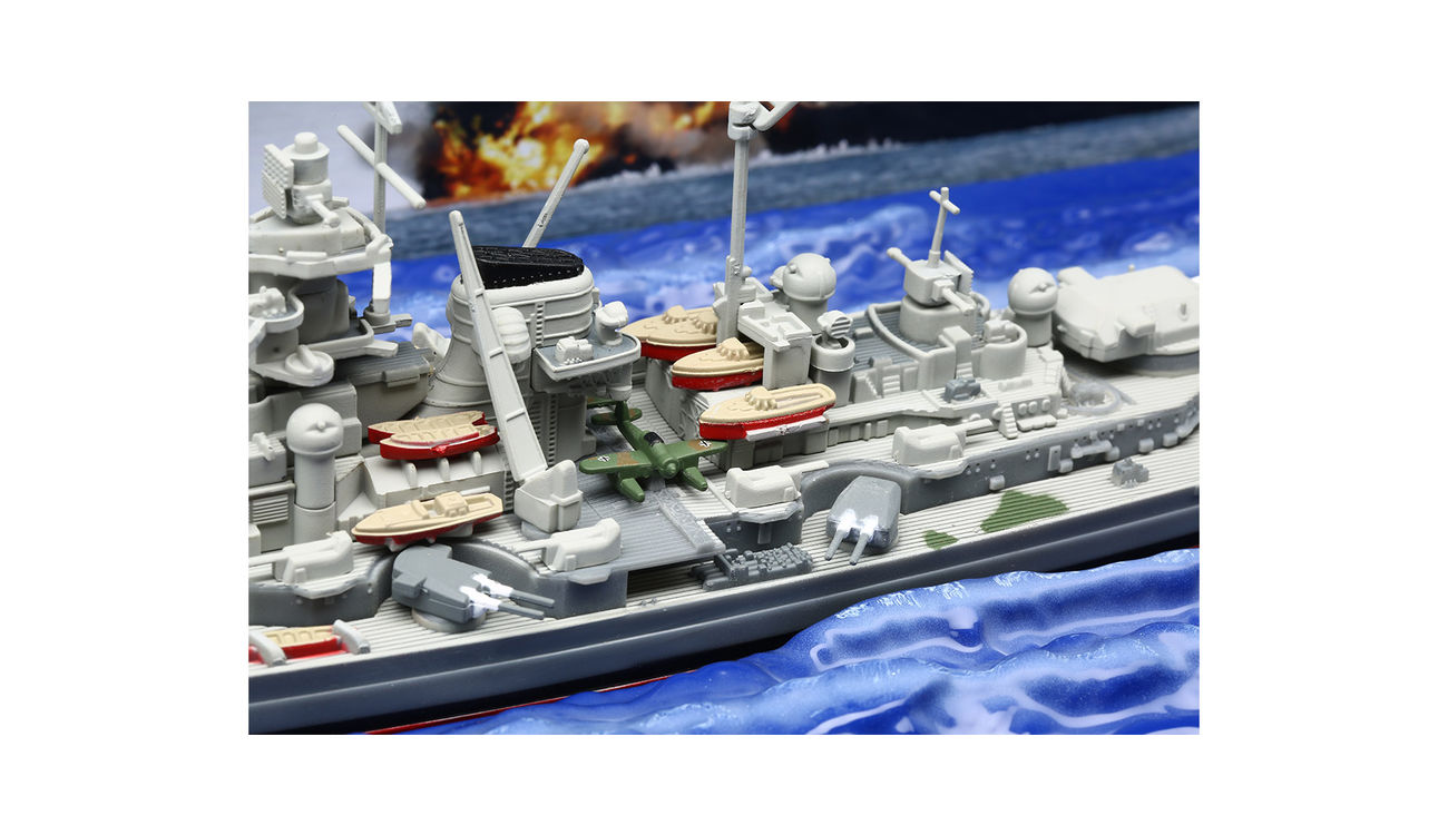 Schlachtschiff Tirpitz 1:700 inkl. Displayständer Forces of Valor Standmodell Bild 1