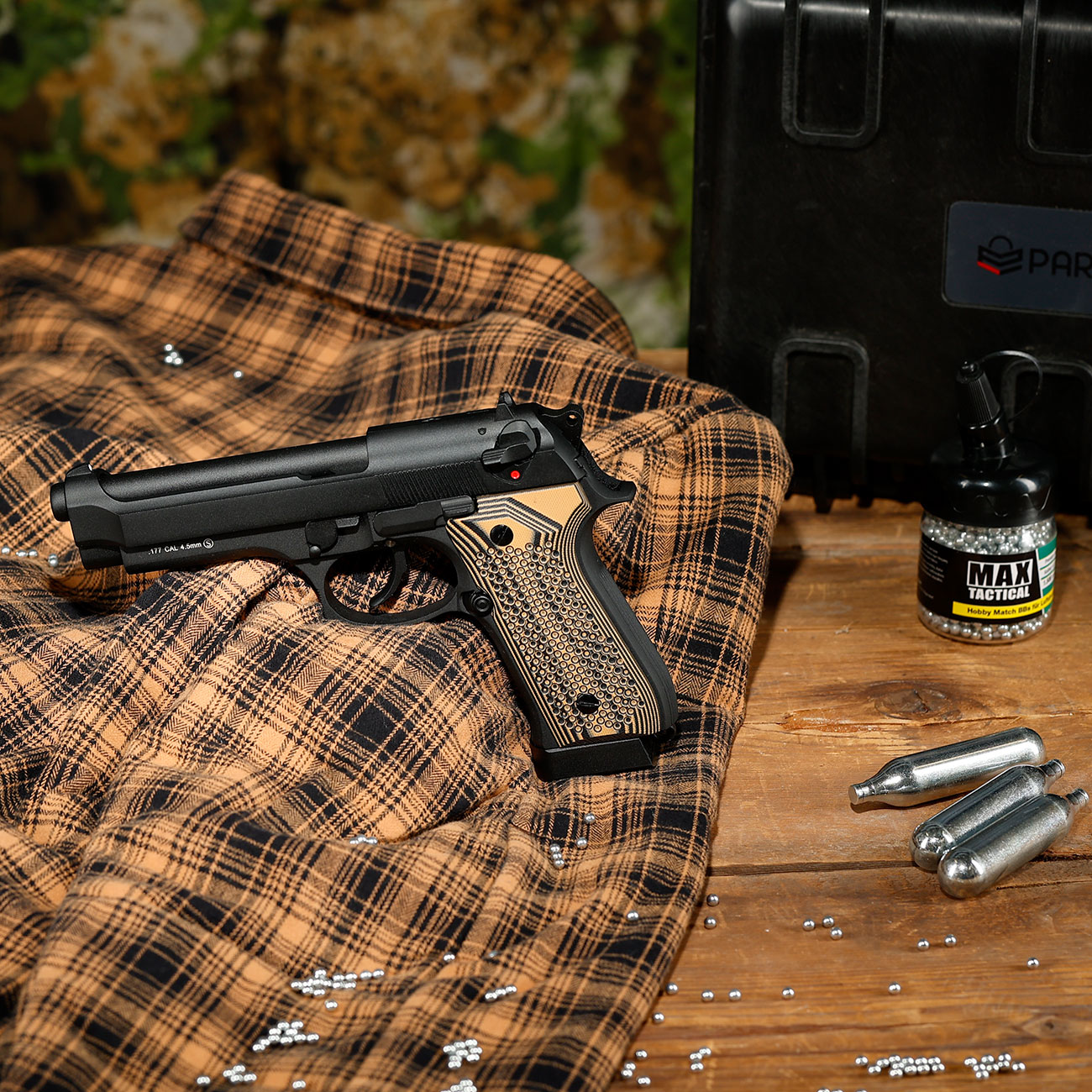 KLI M92 CO2 Luftpistole Kal. 4,5 mm BB Vollmetall Blowback schwarz - G10 Grip Edition Bild 1