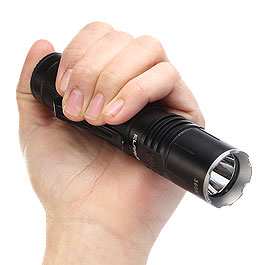 Klarus LED-Taschenlampe 360X1 Tactical Light 1800 Lumen Komplettset inkl. Akku, Holster, Lanyard, Ladekabel Bild 7