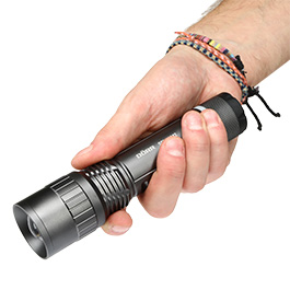 Dörr Zoom LED Taschenlampe SCL-18042 inkl. Ladestation anthrazit Bild 10