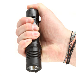 Nitecore LED-Taschenlampe P20i UV 1800 Lumen UV Licht inkl. Tactical Holster schwarz Bild 10