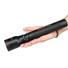 LED Lenser LED-Taschenlampe P17R Core 1200 Lumen inkl. Wand- und Gürtelhalterung schwarz Bild 3