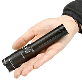 Klarus LED Taschenlampe A2 Pro 1450 Lumen schwarz inkl. Ladekabel, Lanyard und Batterieadapter Bild 3