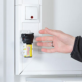 Kleinbild 6 ESP Pfefferspray TORNADO 40 ml mit stabiler Wand-, Trhalterung 360 drehbar