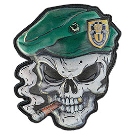 Produktbild zu 101INC 3D UV  Skull Patch  Green Beret mit Klettr�ckseite ...
