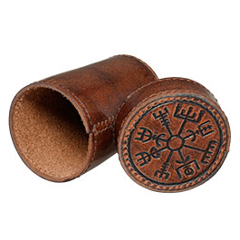 Kleinbild 3 Ulfberth- Wrfelbecher aus Leder mit Deckel mit Vegvisir-Prgung braun.