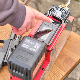 Kleinbild 11 Umarex PAC 400 PerformanceAir Kompressor f�r Pressluftwaffen / Paintball / HPA Airsoft rot inkl. Akku und Ladeger�t