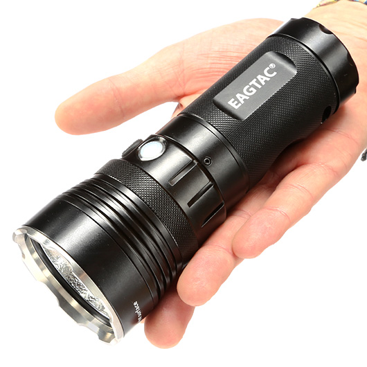 EAGTAC LED-Taschenlampe MX30L3 Kit 3300 Lumen schwarz inkl. Diffusorkappe, Lanyard und Nylonholster Bild 3
