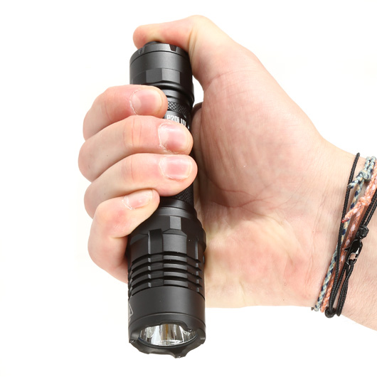 Nitecore LED-Taschenlampe P20i UV 1800 Lumen UV Licht inkl. Tactical Holster schwarz Bild 10