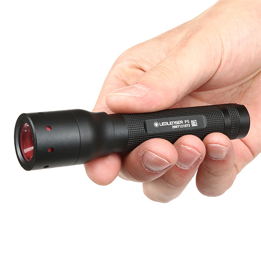LED Lenser P5 Taschenlampe 140 Lumen schwarz inkl. Holster und Handschlaufe Bild 8