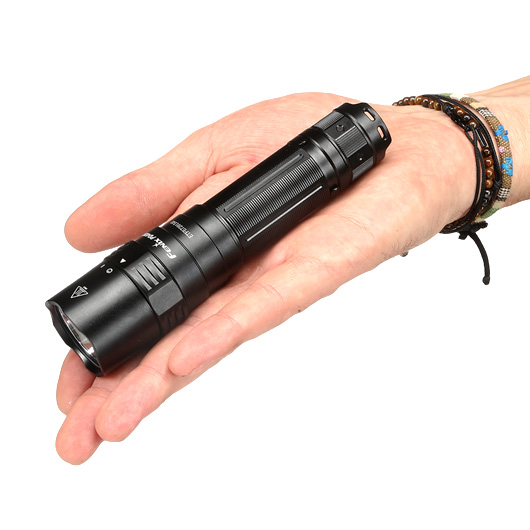 Fenix LED-Taschenlampe PD40R V2.0 3000 Lumen inkl. Akku mit gratis LED E01 V02 Bild 3
