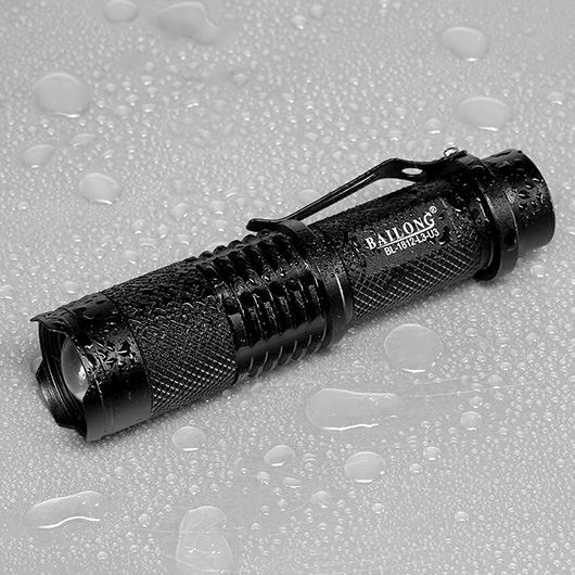 Bailong LED-Taschenlampe mit Zoom, Strobe und SOS schwarz inkl. Akku und Ladegert Bild 2