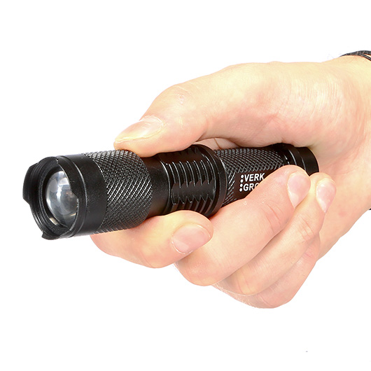 Bailong LED-Taschenlampe mit Zoom, Strobe und SOS schwarz inkl. Akku und Ladegert Bild 9