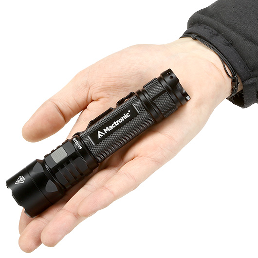 Mactronic LED Taschenlampe Black Eye 1100 Lumen schwarz inkl. Akku, Ladekabel, Handschlaufe, Grtelclip und Nylonholster Bild 3